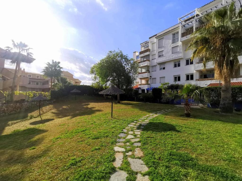 2Bdr Sunny Apartment With Pool And Private Parking In 베날마데나코스타 외부 사진